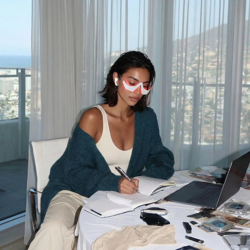 ugc-testimonial-women-wearing-redlight-device-while-working